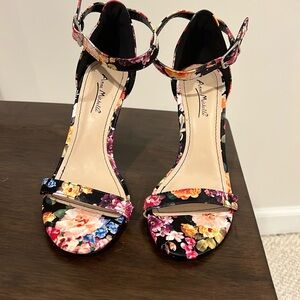 Anne Michelle Floral Heels! Size 7! Gorgeous for the summer!